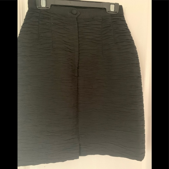 Black Size 2 mini skirt - Picture 2 of 3